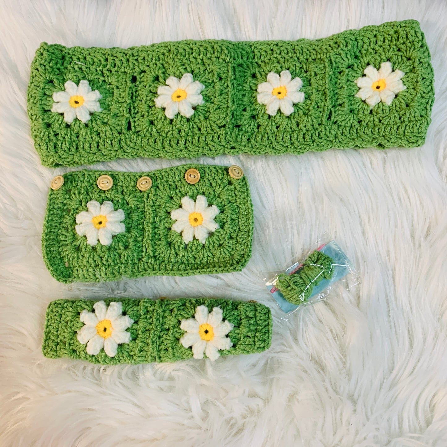 Handmade crochet Steering Wheel Cover for women, cute daisy flower seat belt Cover, Car interior Accessories decorations