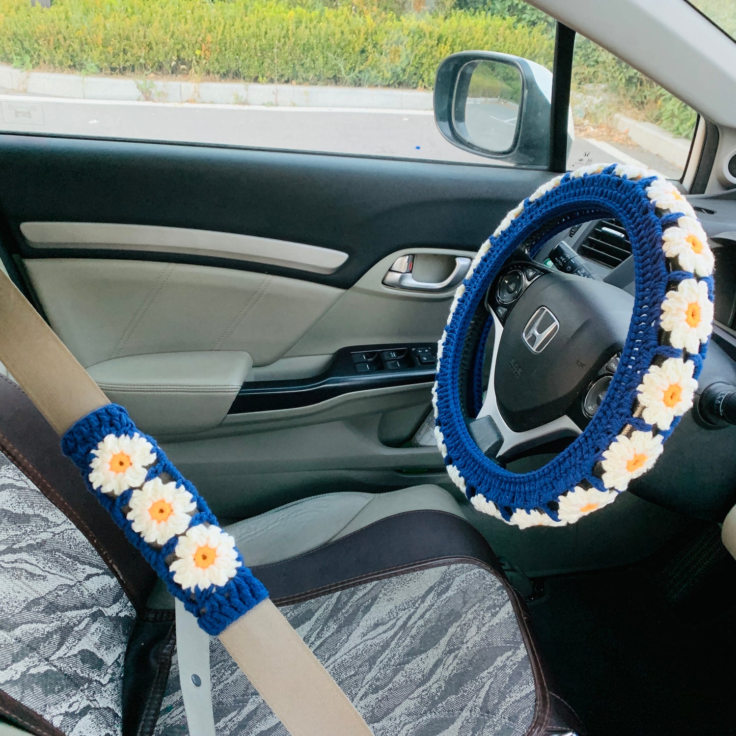 Steering Wheel Cover for women, Crochet Blue Daisy flower seat belt Cover, Car Accessories decorations