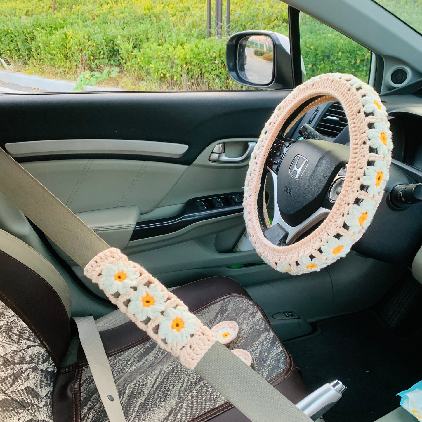 Crochet Steering Wheel Cover for women, Handmade cute daisy flower seat belt Cover, Car interior Accessories decorations