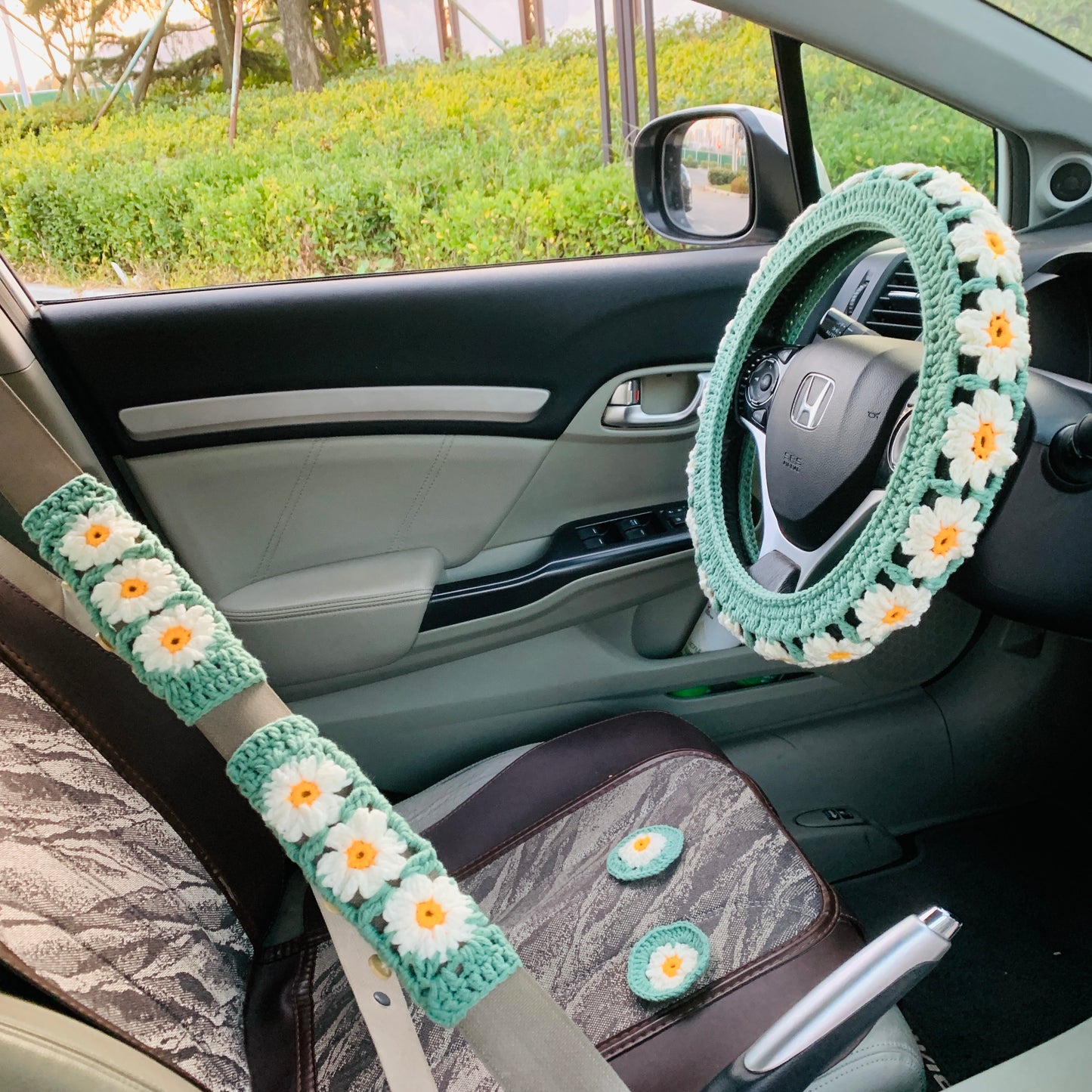 Handmade crochet Steering Wheel Cover for women, cute daisy flower car seat belt Cover coaster, Car interior Accessories decorations