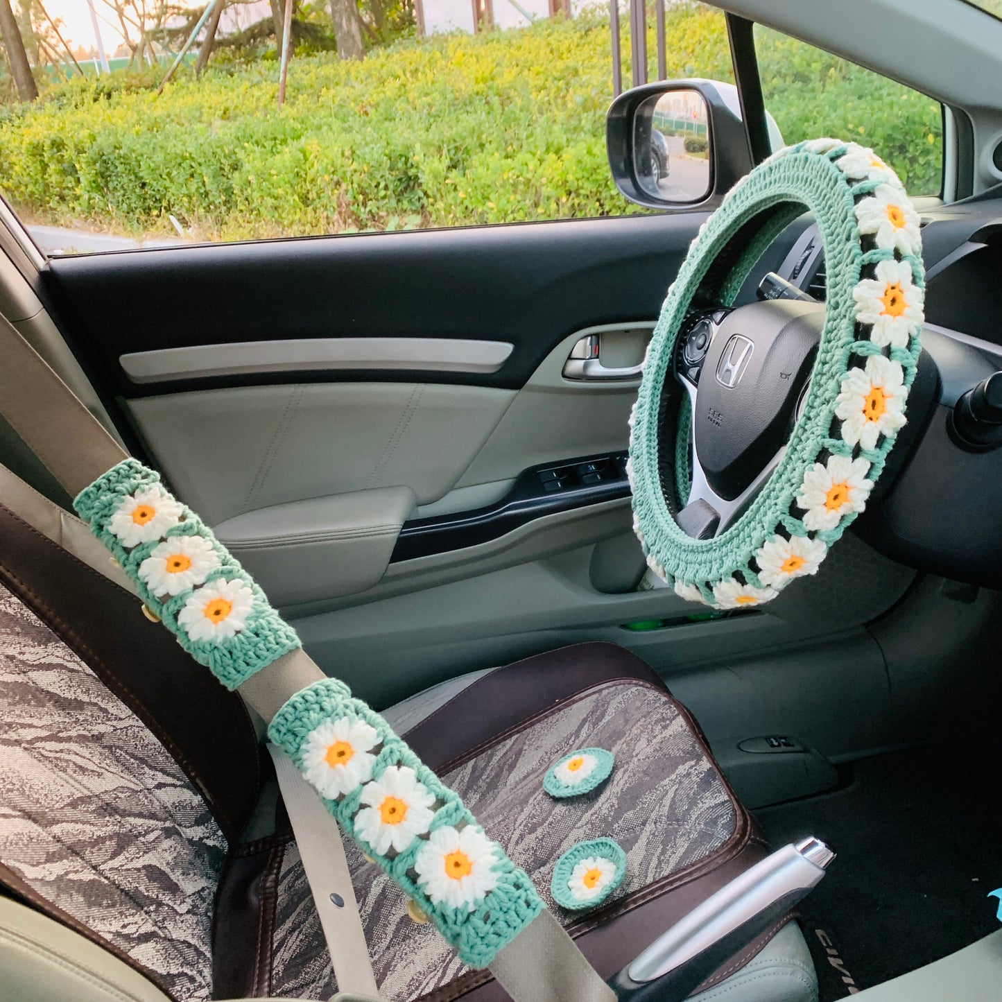 Handmade crochet Steering Wheel Cover for women, cute daisy flower car seat belt Cover coaster, Car interior Accessories decorations