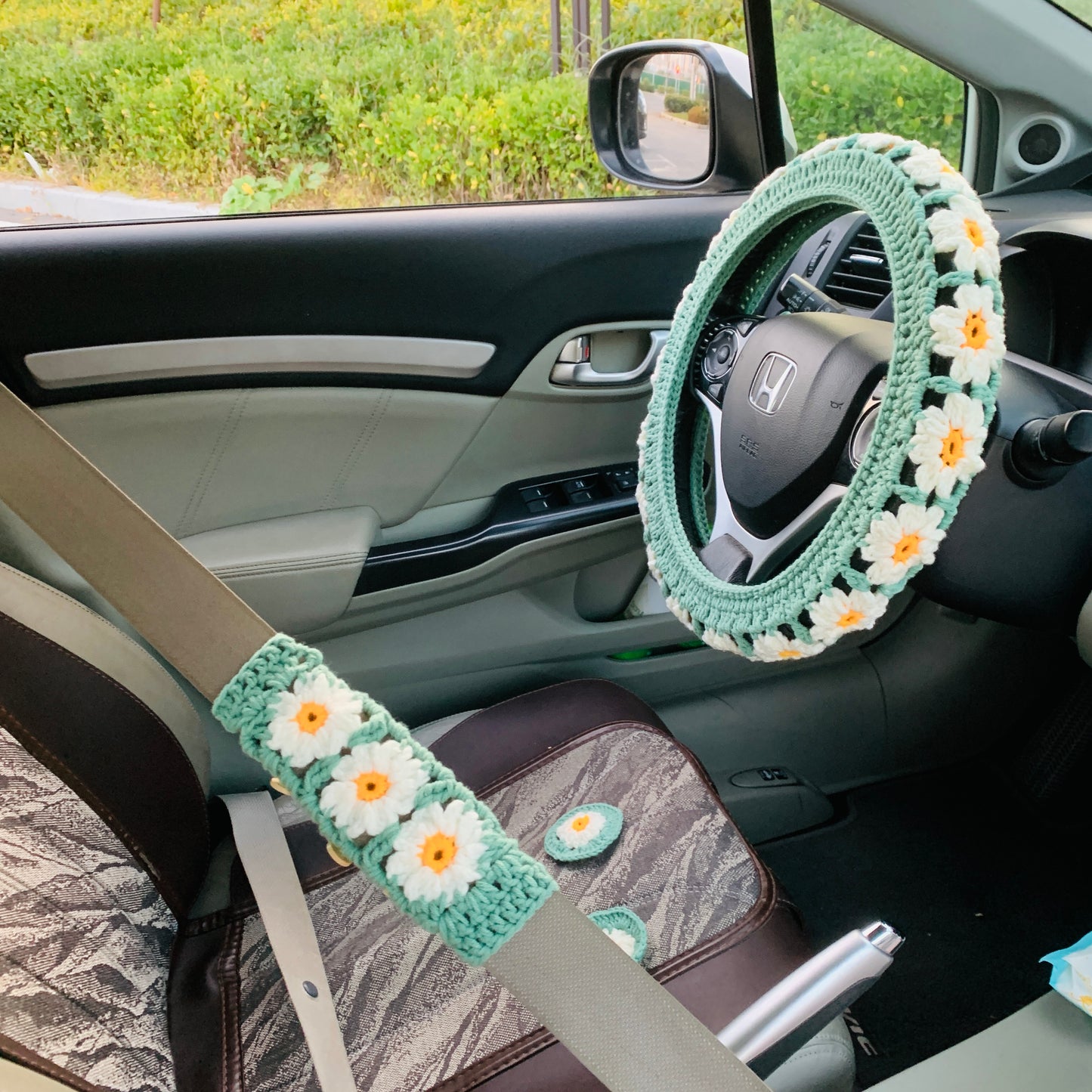 Handmade crochet Steering Wheel Cover for women, cute daisy flower car seat belt Cover coaster, Car interior Accessories decorations