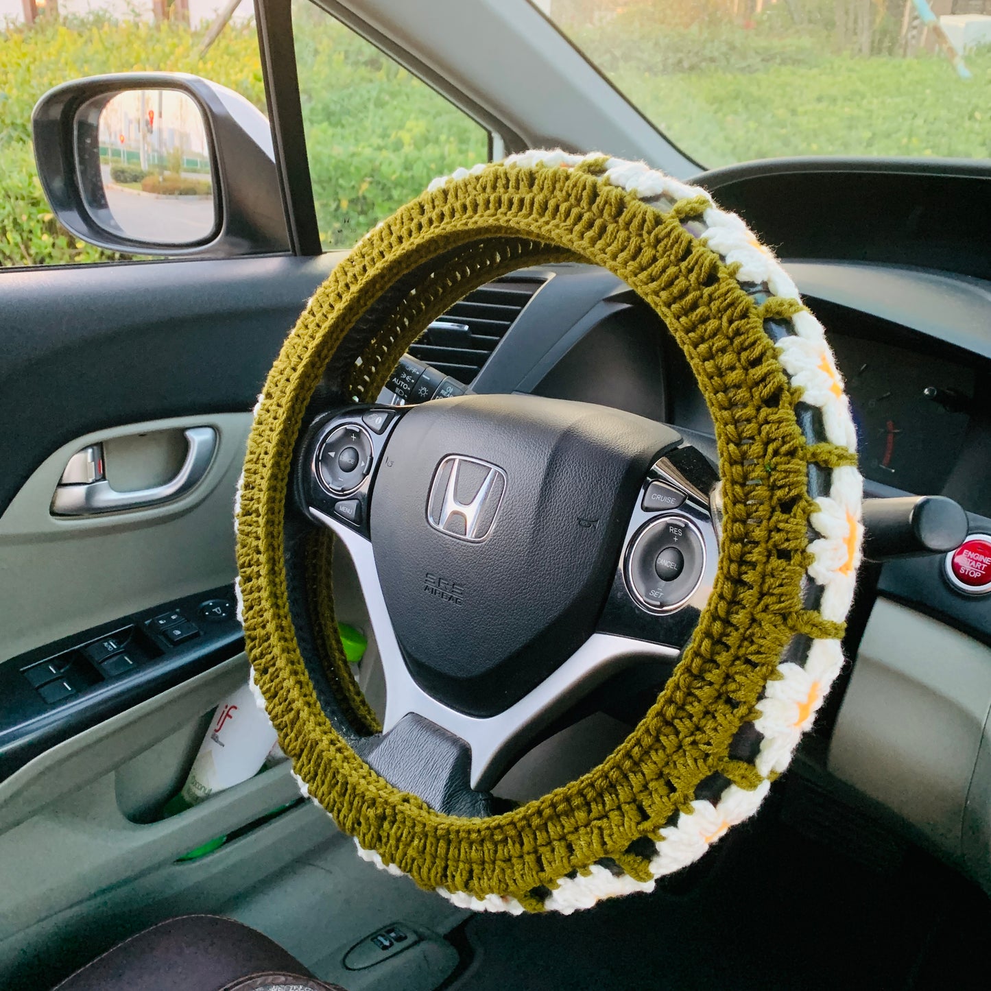 Handmade crochet Steering Wheel Cover for women, cute daisy flower seat belt Cover, car coaster interior Accessories decorations car gift