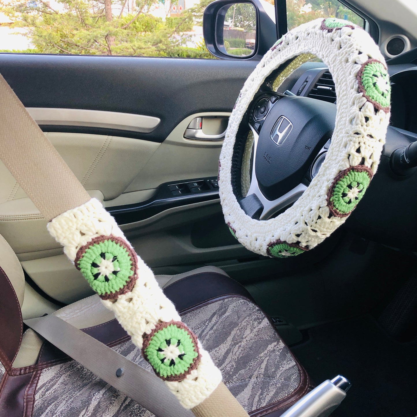 Steering Wheel Cover for women, Crochet cute kiwifruit flower seat belt Cover, Car Accessories decorations